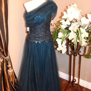 New Tadashi Shoji Off the Shoulders Evening Gown
